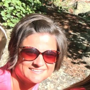 Meet your Posher, Andrea